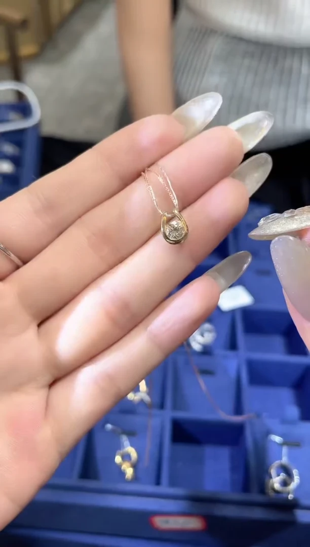 18K金镶嵌吊坠（不含链）钻石WZ