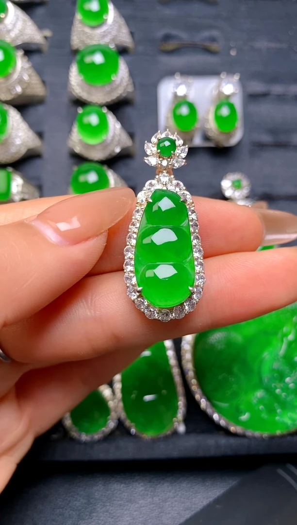 【闪购商品】翡翠吊坠(赠链)银S925镶嵌福豆吊坠