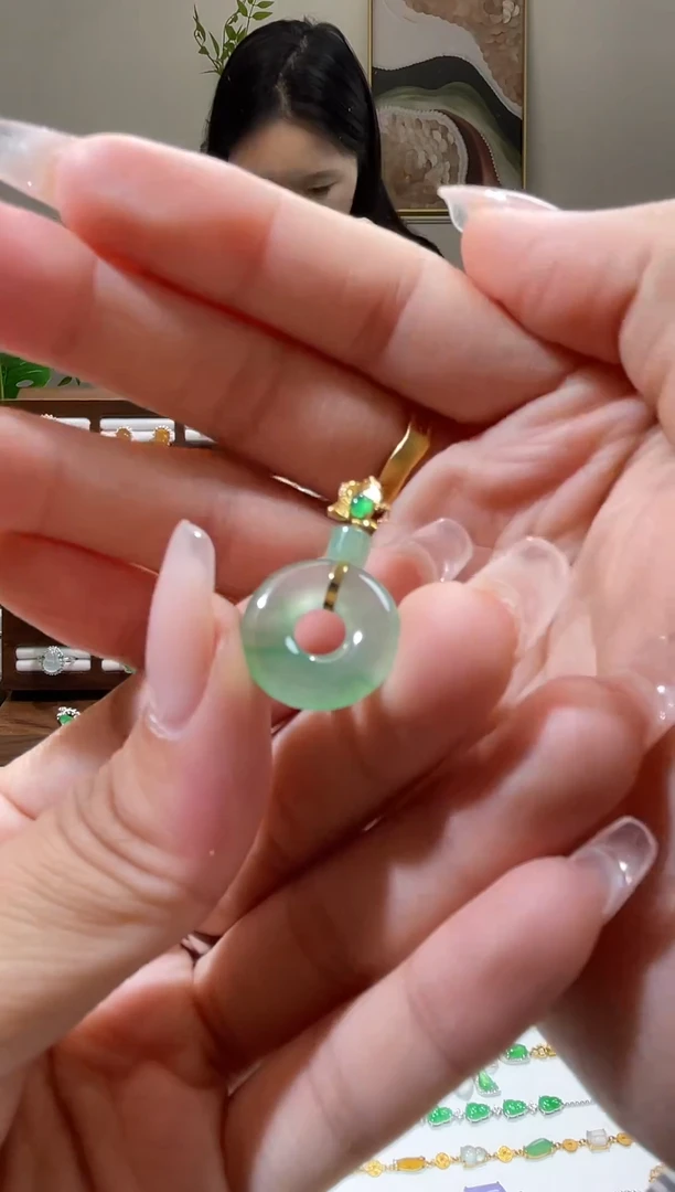 吊坠(不含链)18K金镶嵌翡翠甜甜圈