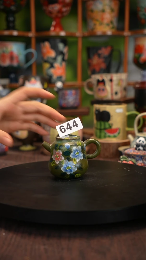 釉下手绘陶瓷茶壶
