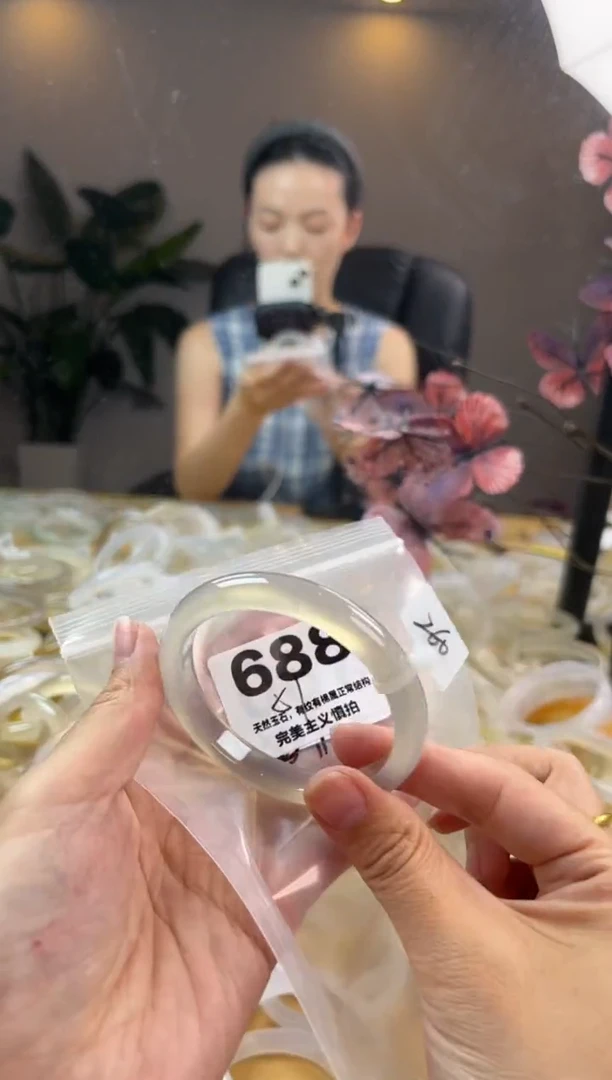 玛瑙/玉髓手镯未镶嵌688