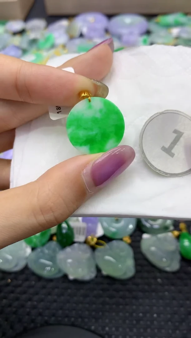 颈饰18K金镶嵌翡翠天然缅甸翡翠A货