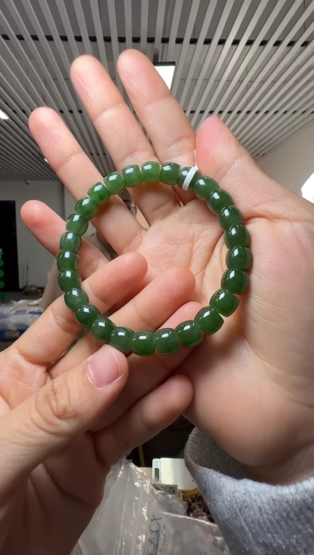 手串未镶嵌和田玉约4*8mm和田玉碧玉直切单圈手串