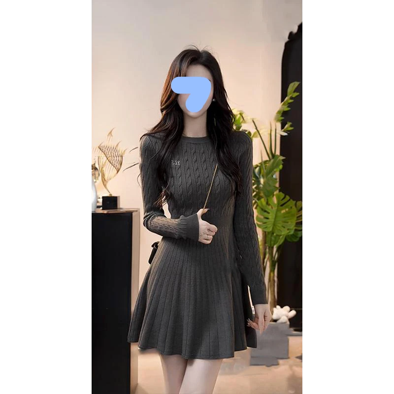 2024秋冬高级感小香风蓝岛孤鲸法式复古气质圆领麻花针织连衣裙女
