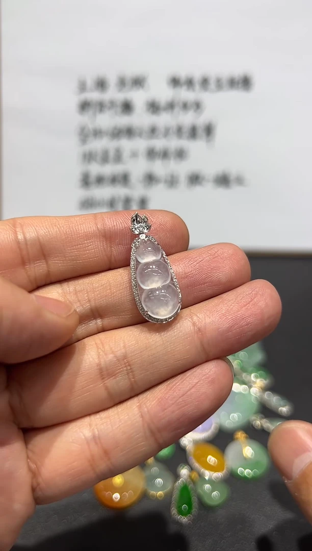 吊坠(不含链)18K金镶嵌翡翠缅甸a货翡翠福豆18k金钻镶嵌