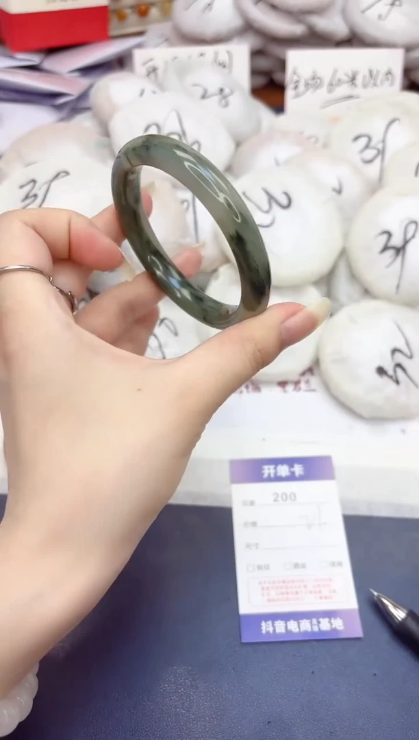 石英质玉手镯未镶嵌200-天山翠-圈口60