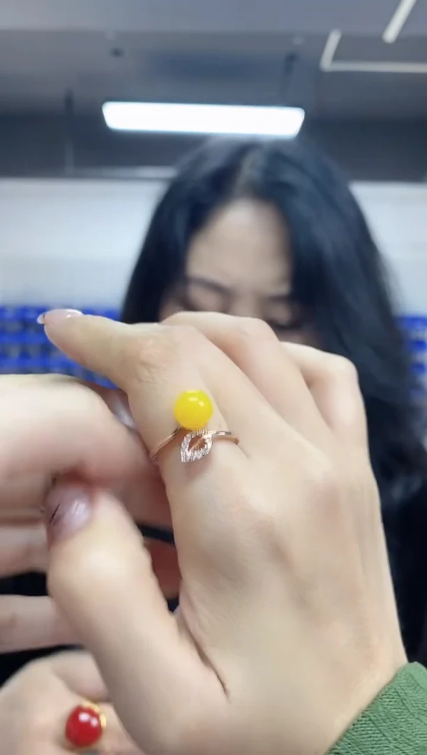 【闪购商品】蜜蜡裸石未镶嵌多样性发其一颜色微差