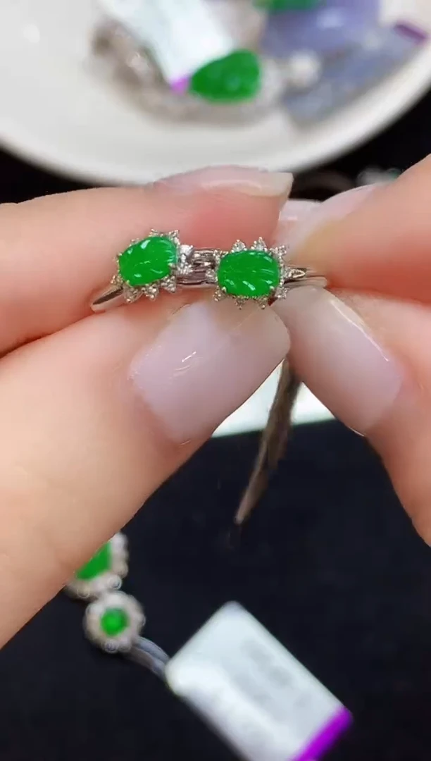 18K金镶嵌翡翠耳饰116