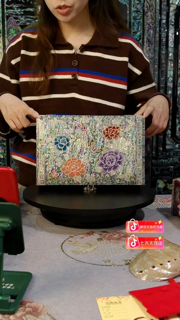 黑色紫底全满螺·弘贝雅螺钿漆器文化馆