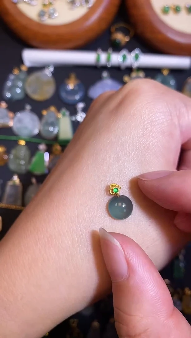 翡翠18K金镶嵌颈饰天然A货翡翠