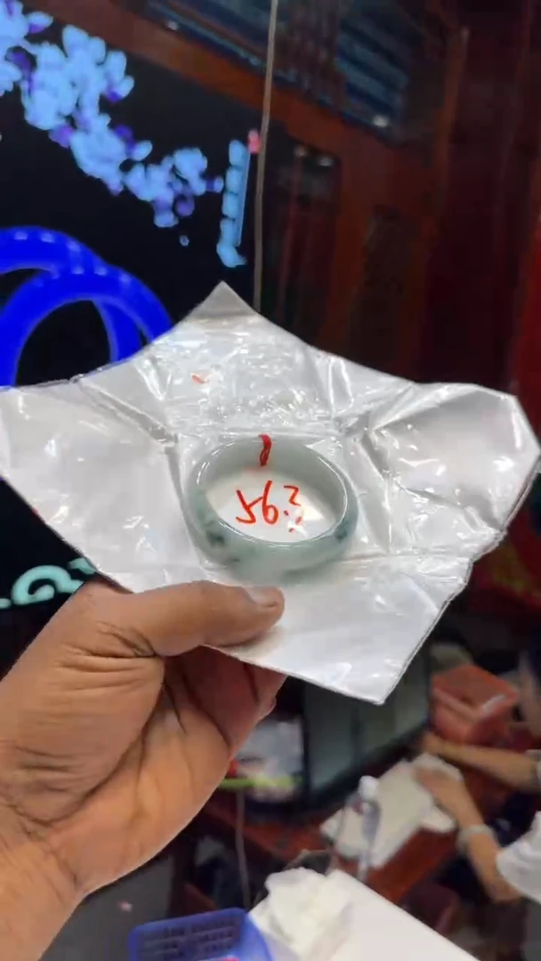 翡翠手镯未镶嵌手镯