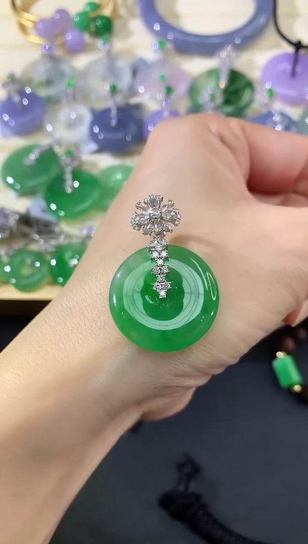 吊坠(不含链)18K金镶嵌翡翠江*．112|