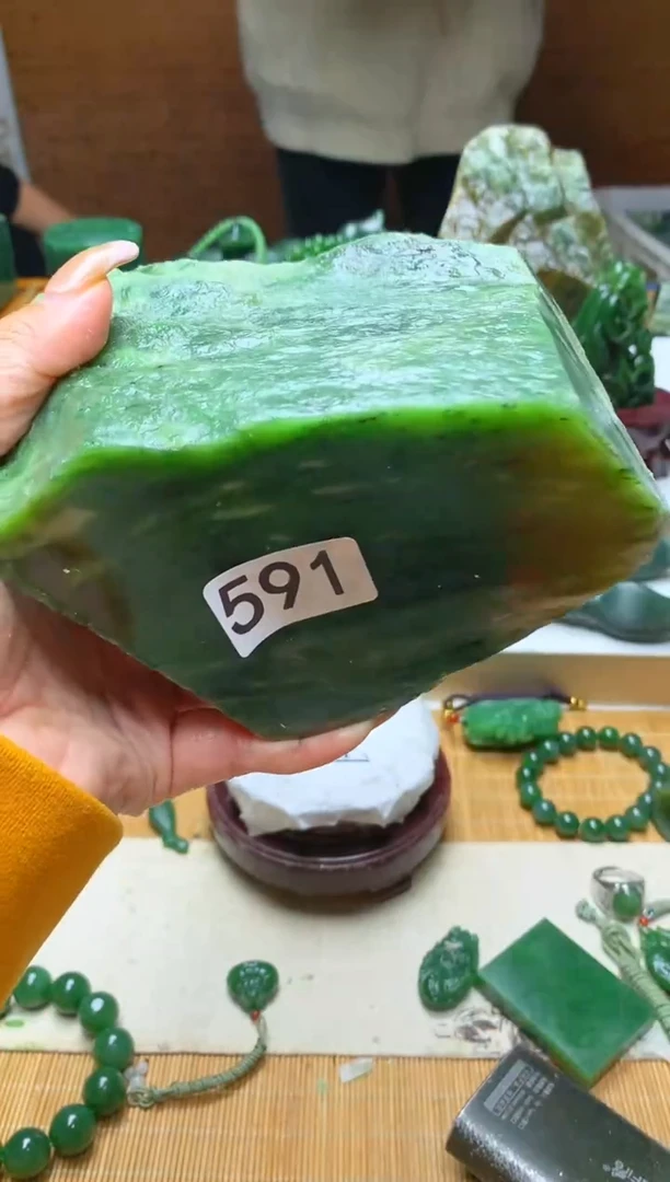 未镶嵌和田玉摆件1