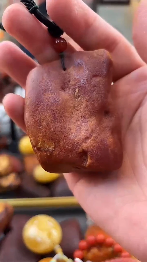 未镶嵌颈饰琥珀吊坠