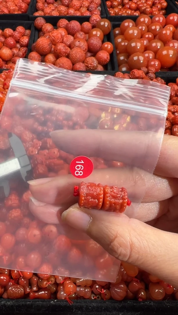 南红玛瑙未镶嵌颈饰1