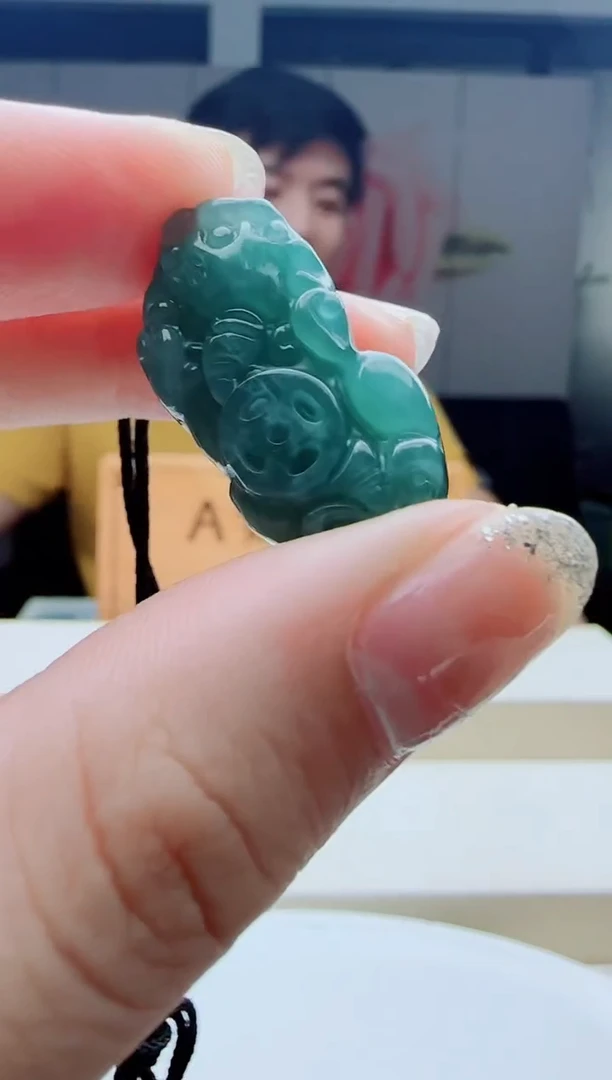 颈饰未镶嵌翡翠多样性发其中一
