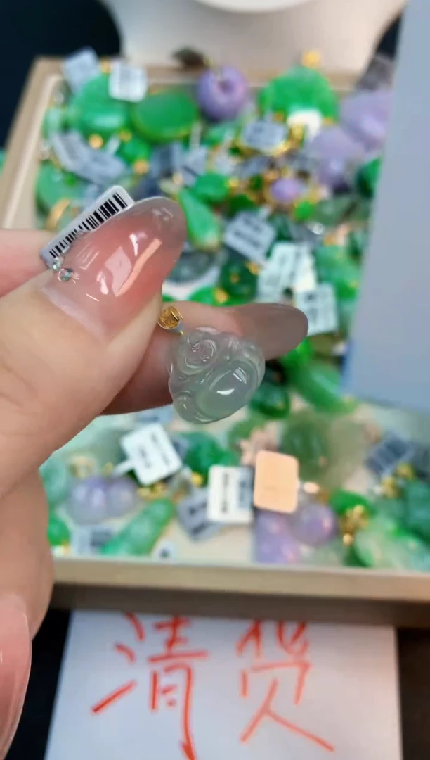 翡翠未镶嵌颈饰1
