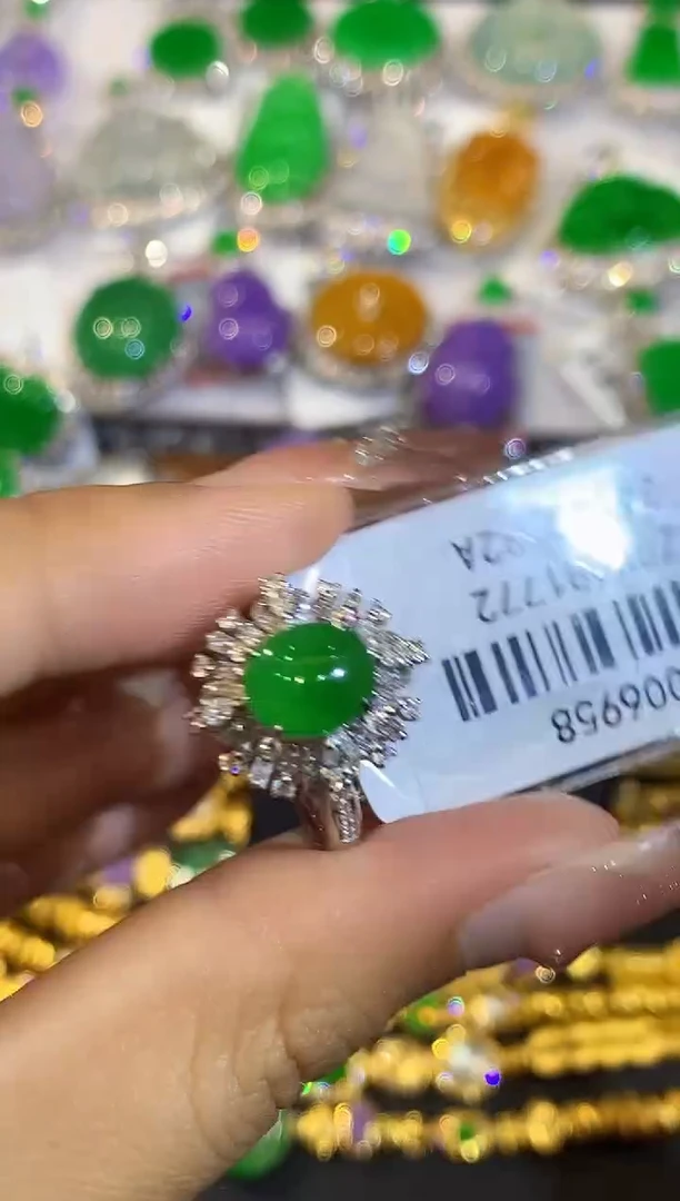 18K金镶嵌戒指翡翠SY多样性发其一