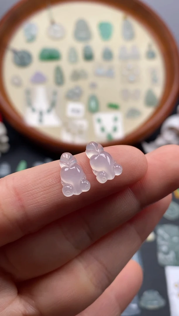 颈饰未镶嵌翡翠金鱼1对/芬