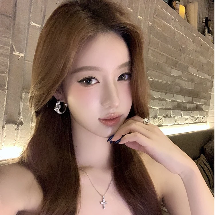 铜合金合成锆石耳饰 越闪越爱~镶钻c型圈圈耳环高级轻奢精致耳饰