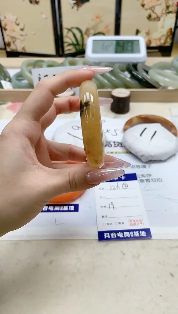 【闪购商品】石英质玉手镯未镶嵌126/53.4