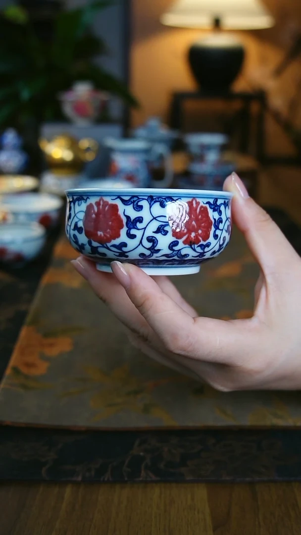 釉里红大炉式杯1
