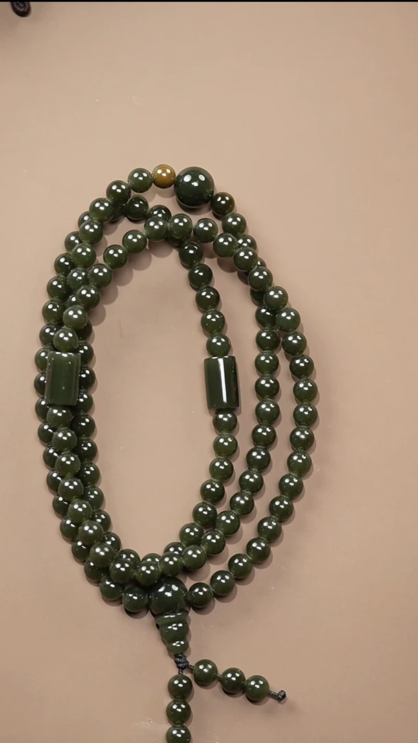 颈饰未镶嵌岫岩河磨玉（透闪石质玉）1