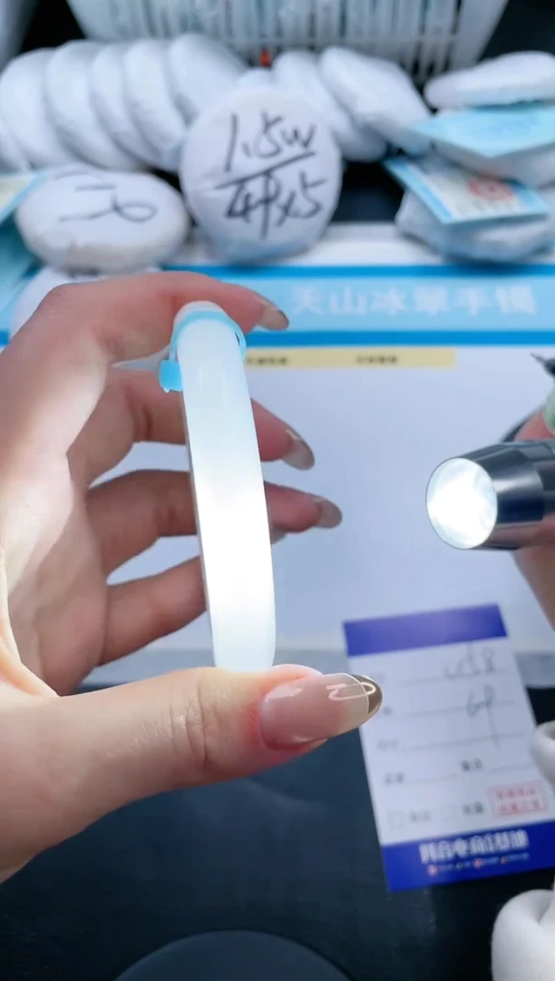 【闪购商品】石英质玉手镯未镶嵌19V58-56