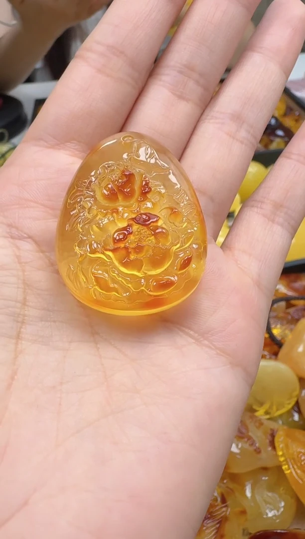 裸石琥珀未镶嵌如图