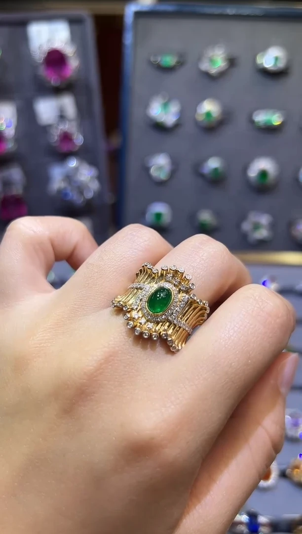 【闪购商品】祖母绿戒指18K金镶嵌/0.93ct