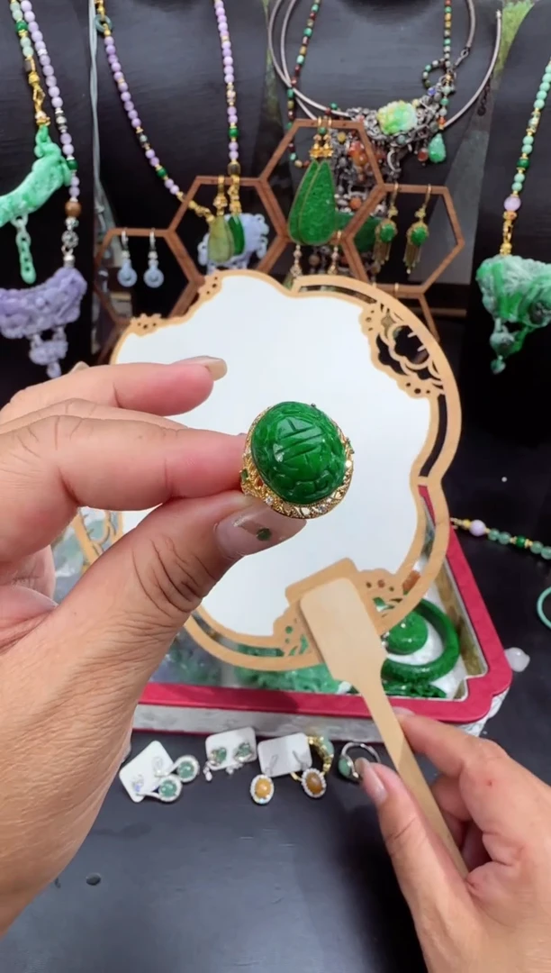 翡翠未镶嵌颈饰吊坠