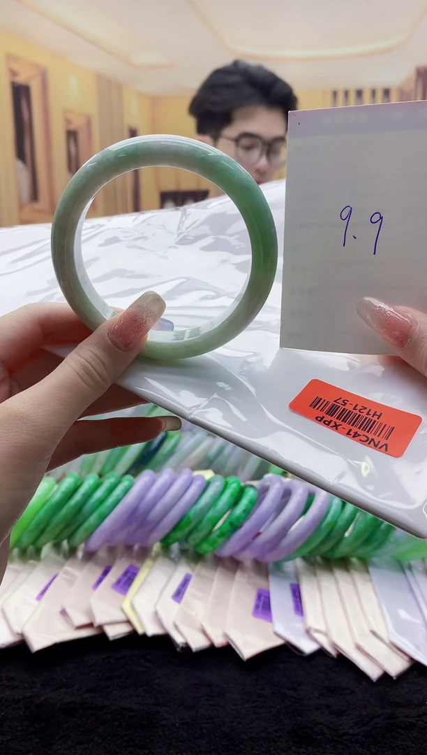 翡翠手镯未镶嵌?***己0617015589