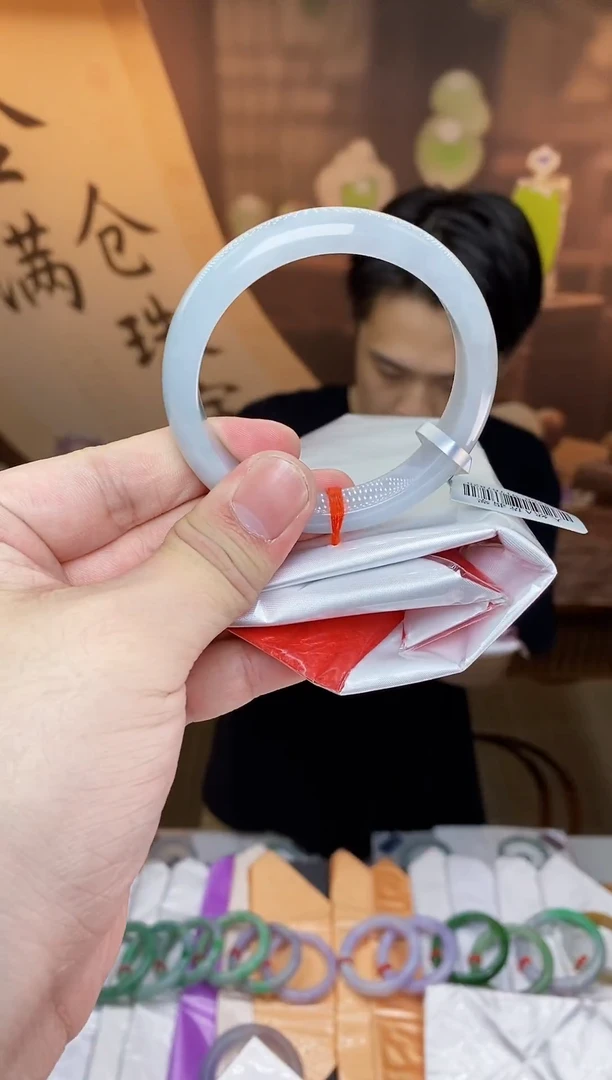 未镶嵌手镯翡翠手镯