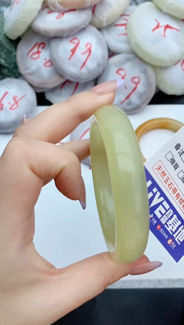 石英质玉手镯未镶嵌83+63/64