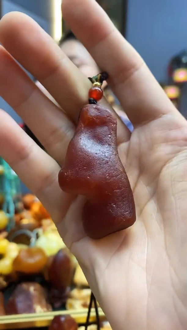未镶嵌颈饰琥珀吊坠