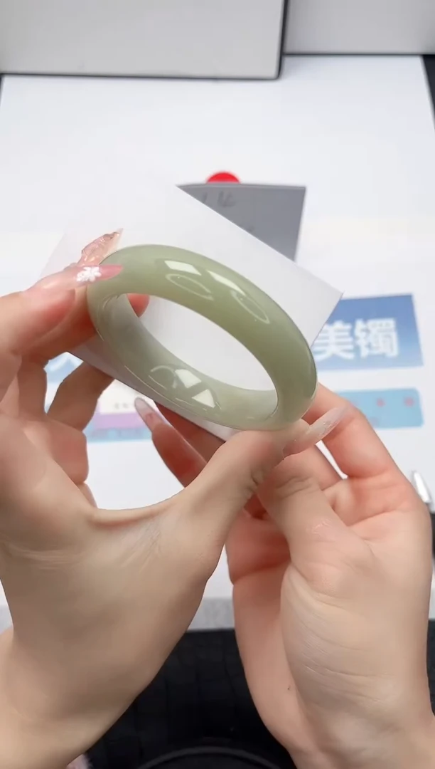 【闪购商品】石英质玉手镯未镶嵌17-54.3