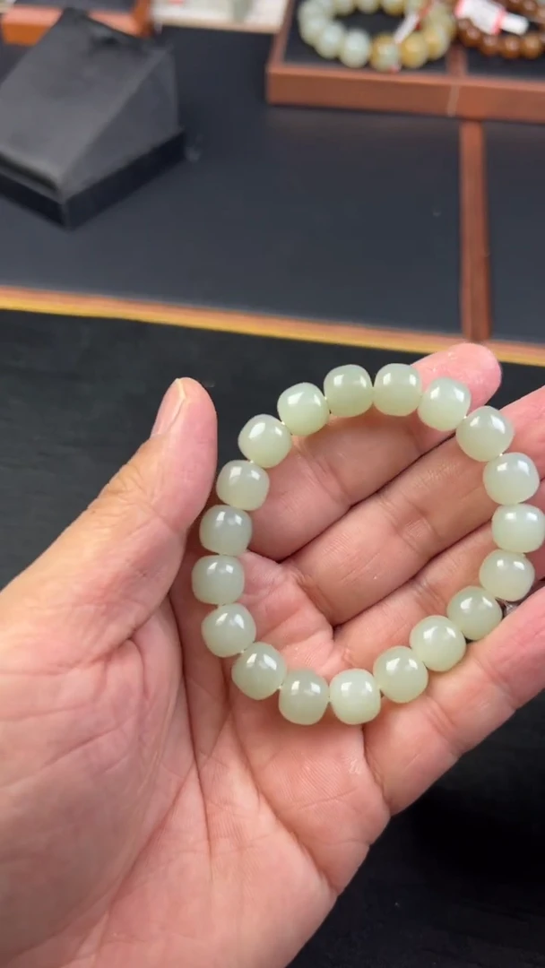 【闪购商品】和田玉手串未镶嵌且末微色差卡10老型珠