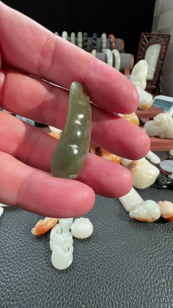 颈饰未镶嵌和田玉（子料）籽料碧玉扁豆