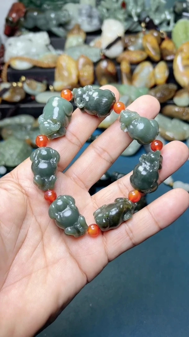 未镶嵌和田玉把件-