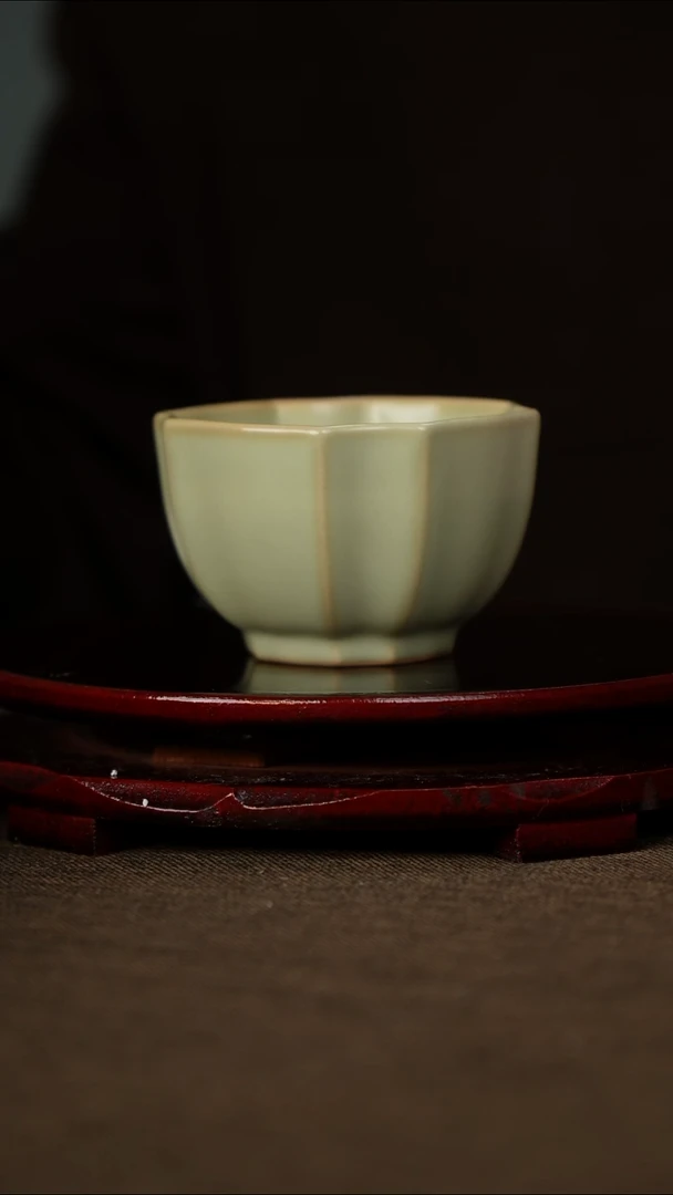 全品 粉青 四方葵口杯 带底款