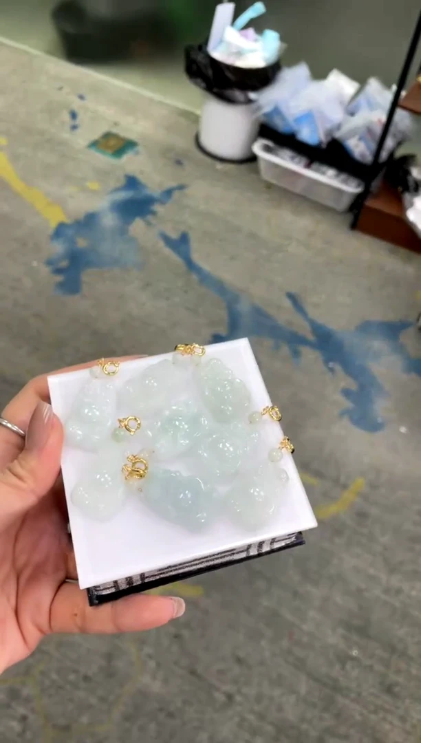 翡翠银S925镶嵌吊坠(赠链)布袋佛多样性发货发一件