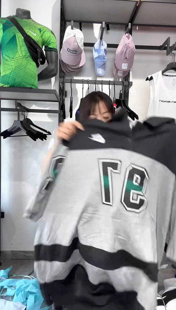 1716     编码 瑕疵修复以直播间讲解为准 尺码XL