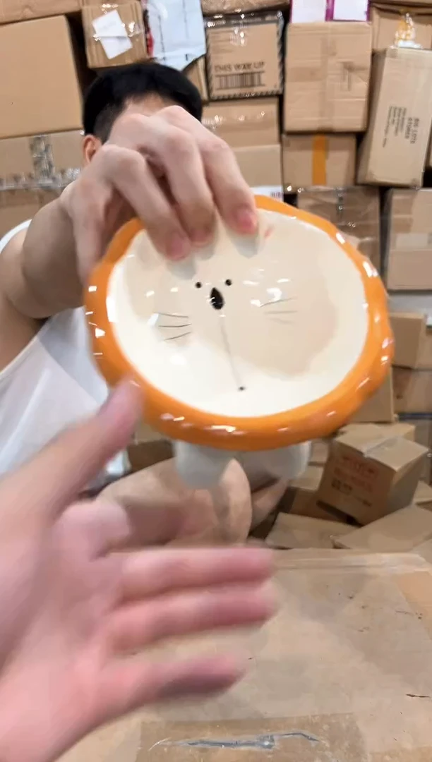 瓷片小号狮子猫碗