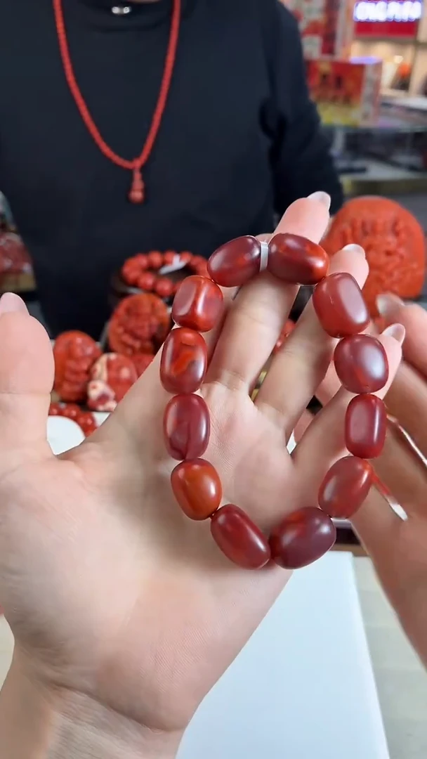 未镶嵌瓦西牛血随型手串南红玛瑙（多样式发其一）