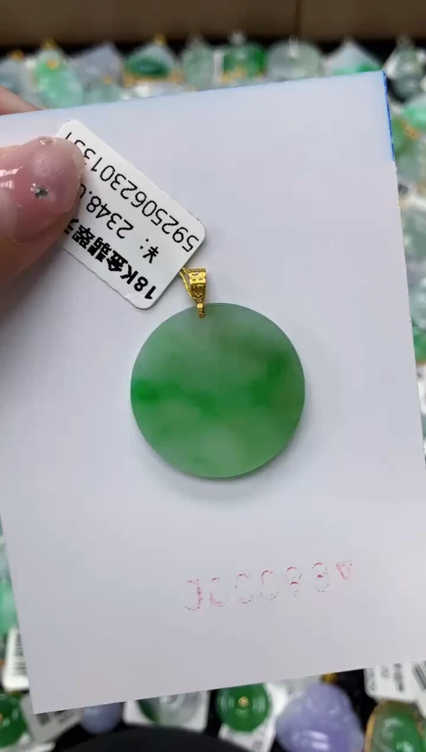 翡翠18K金镶嵌颈饰11111111111