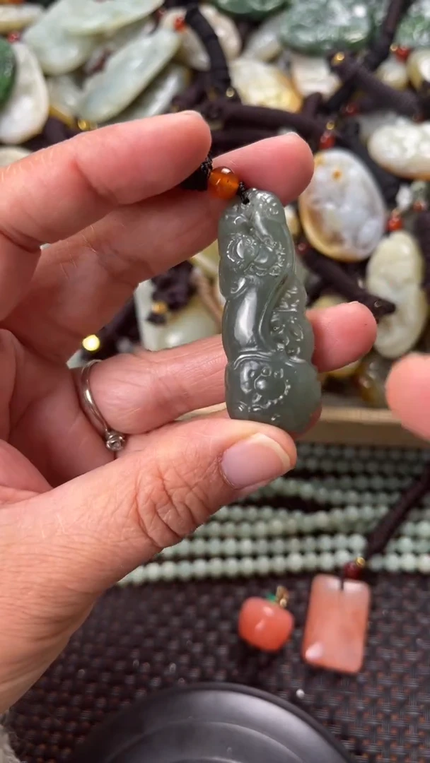 【闪购商品】和田玉颈饰未镶嵌多样性发货没有证书拍一发一有瑕