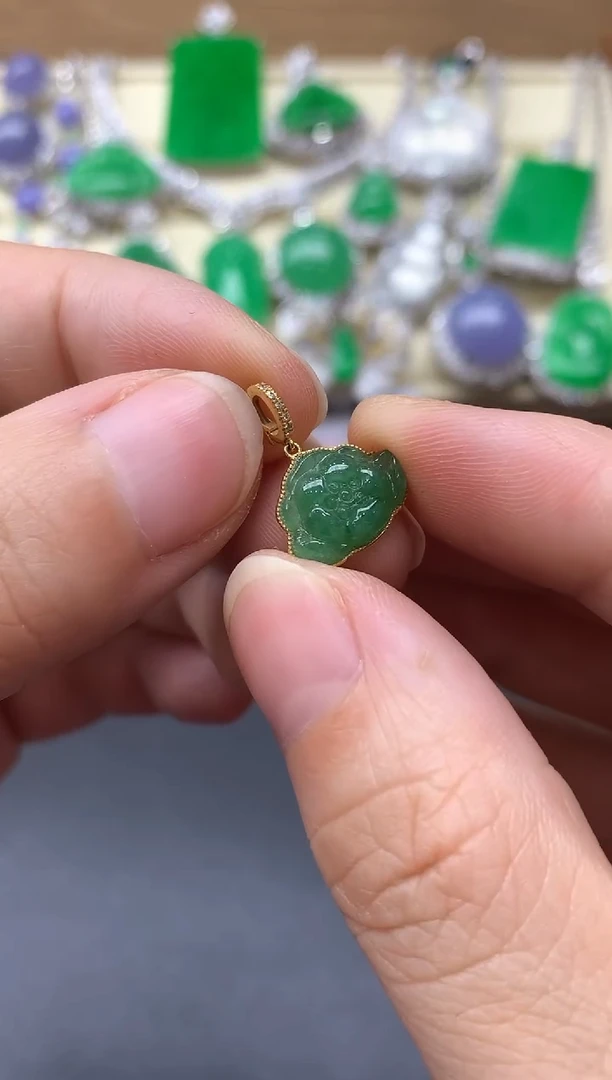 颈饰18K金镶嵌翡翠302-中国好珍宝