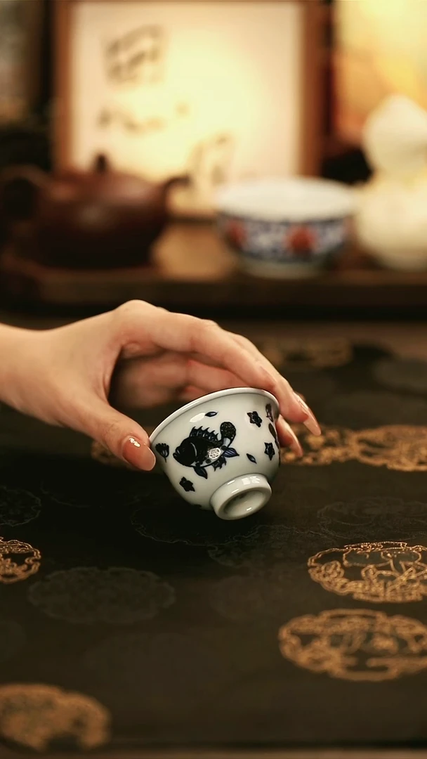 M608/古瓷造物/陶瓷青花鳜鱼小压手杯