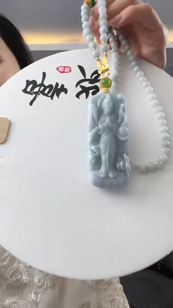 翡翠未镶嵌颈饰千手观音