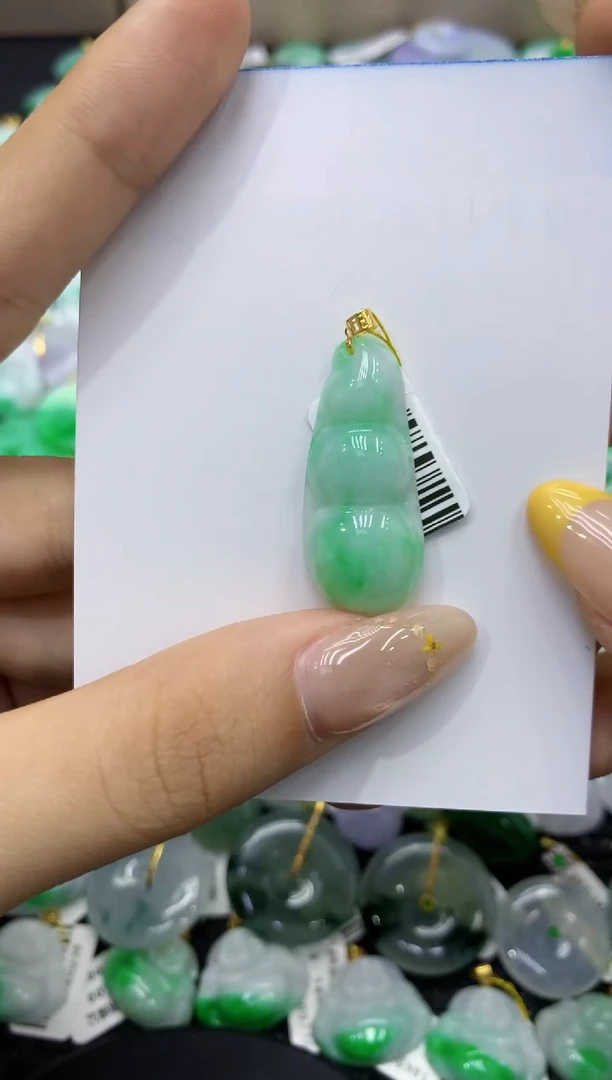 颈饰18K金镶嵌翡翠天然缅甸翡翠A货